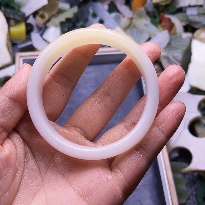 和田玉（糖玉）未镶嵌珠宝半成品重*