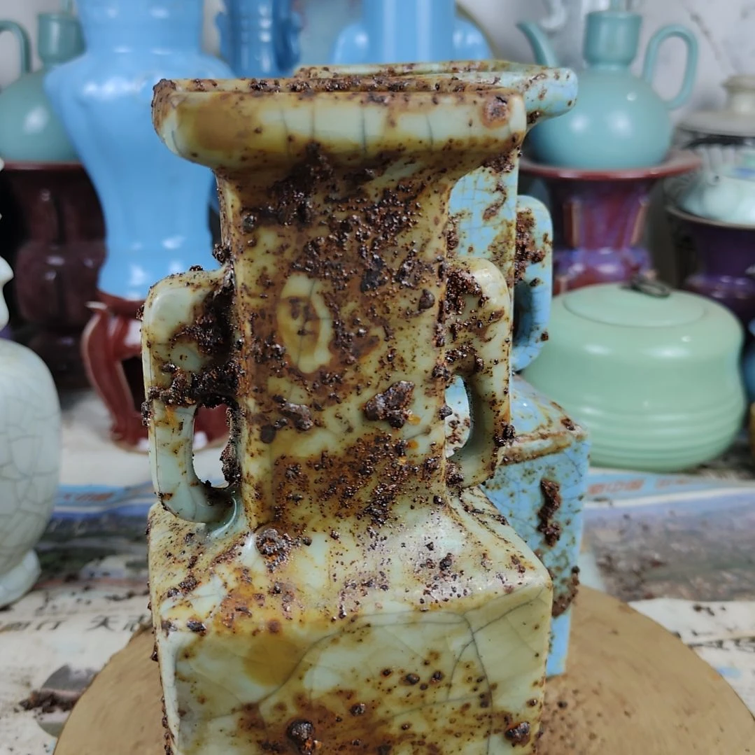 瓷片两件双象耳饰四方瓶