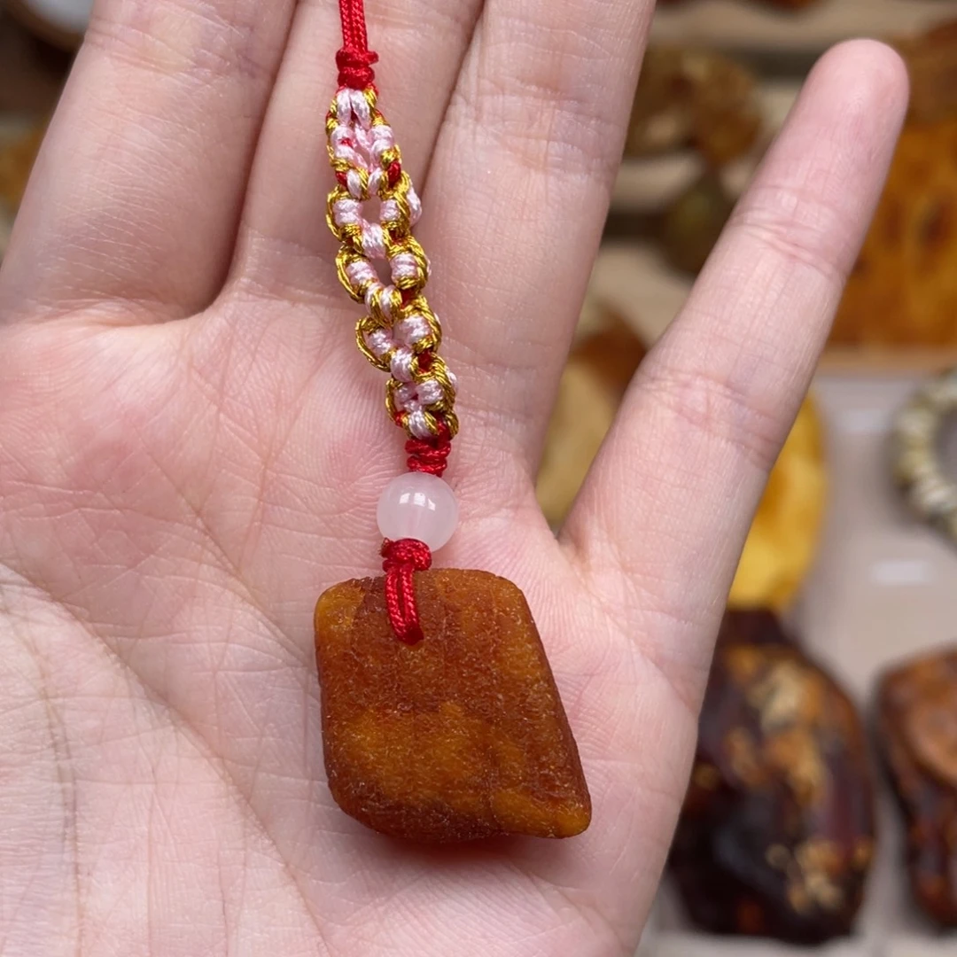 未镶嵌琥珀珠宝奇石