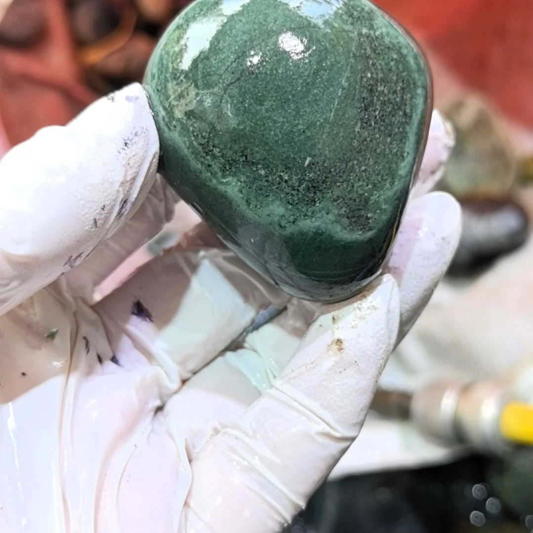 用***7原石一个摆件一个