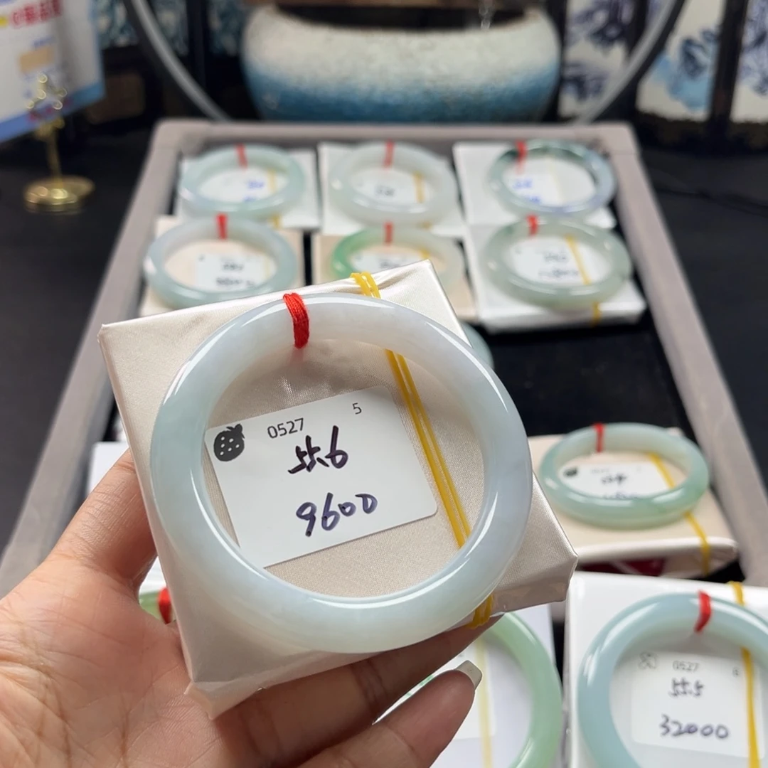 翡翠手镯未镶嵌55.6圆条