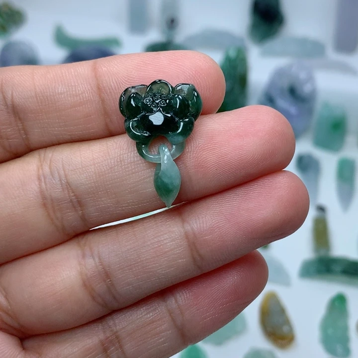 吊坠(不含链)未镶嵌翡翠