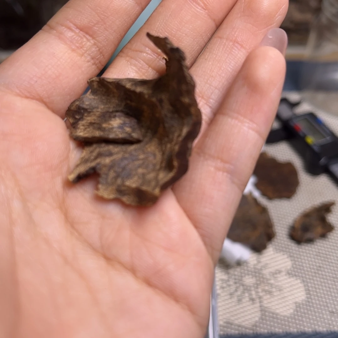 祈***望香料海南尖峰岭沉水厚包头3.3克