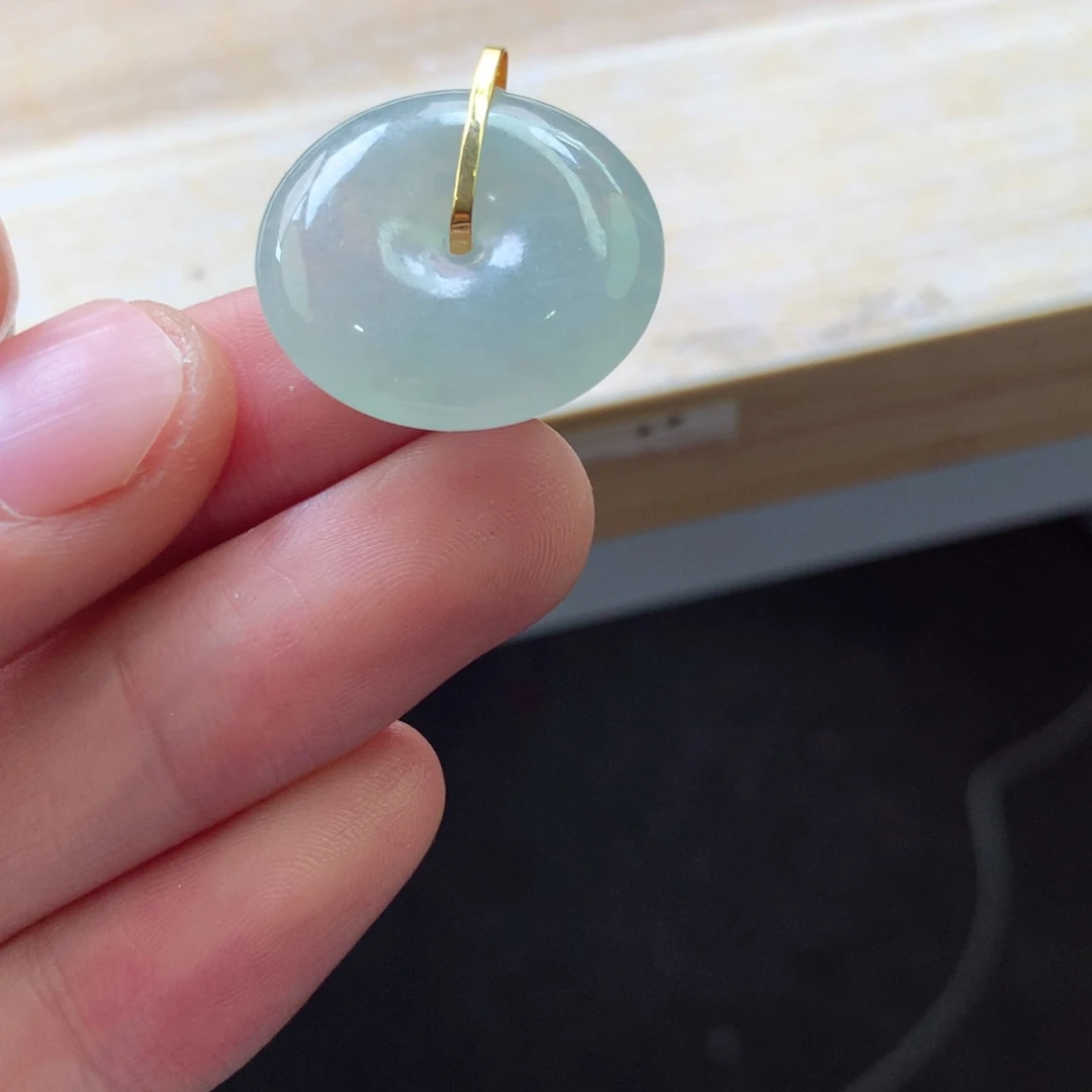 翡翠颈饰18K金镶嵌吊坠