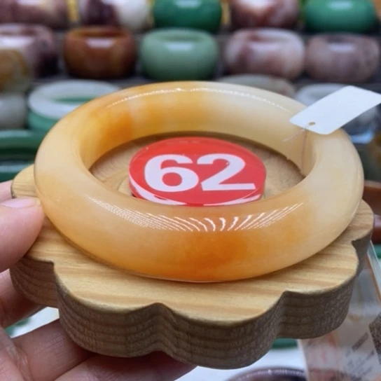 未镶嵌手镯石英质玉