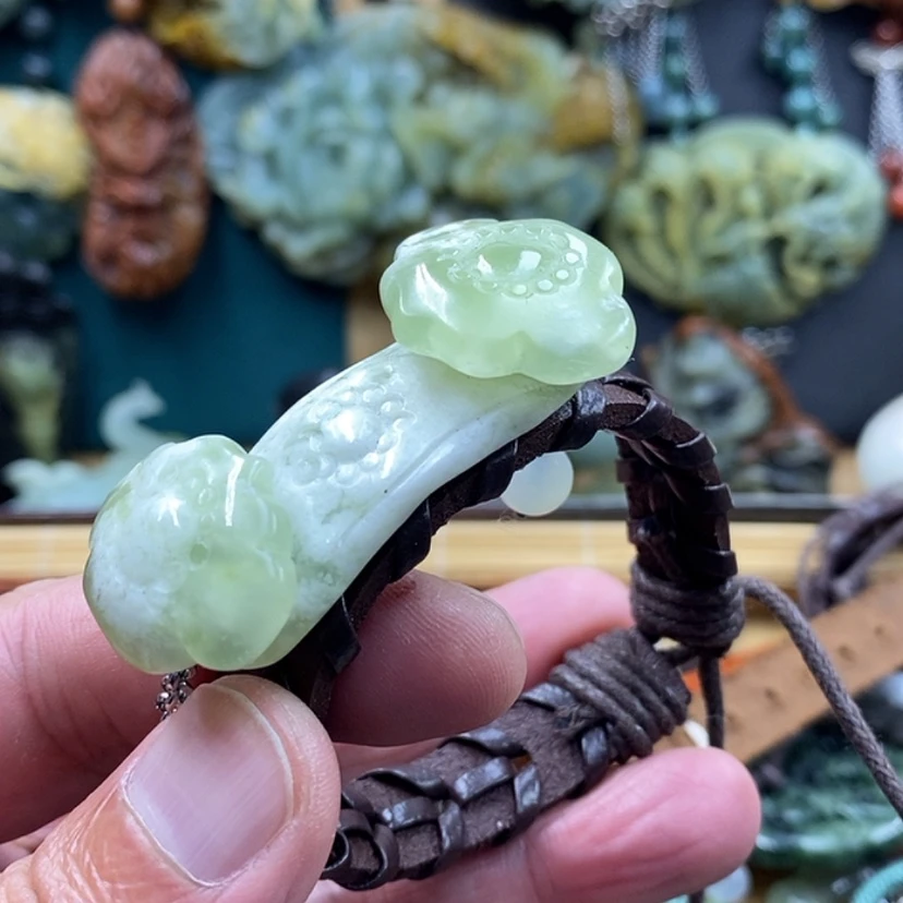 【闪购商品】未镶嵌蛇纹石玉手牌