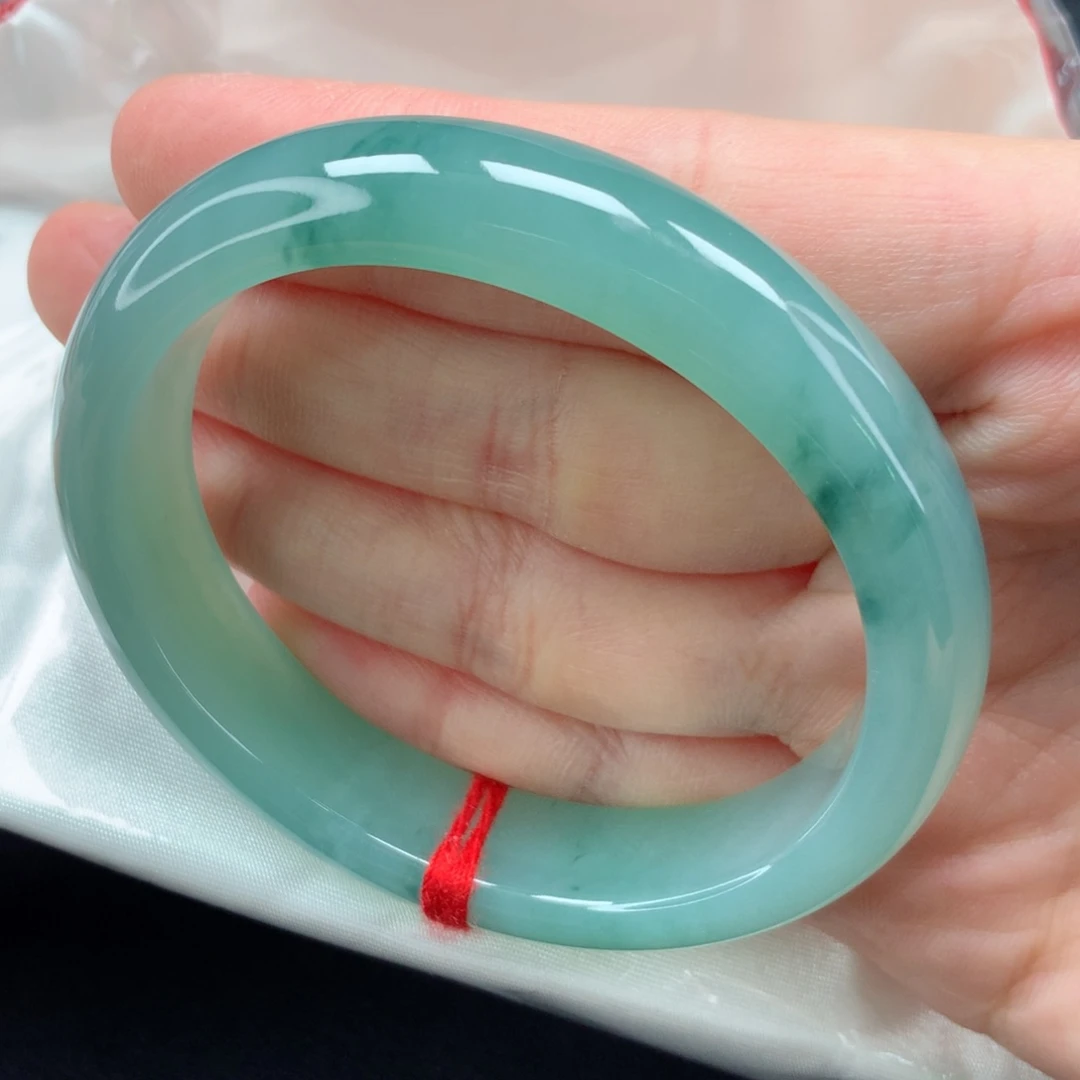 翡翠手镯未镶嵌，10号贵妃，正圈戴52.53