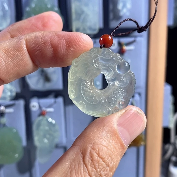 未镶嵌岫玉吊坠?