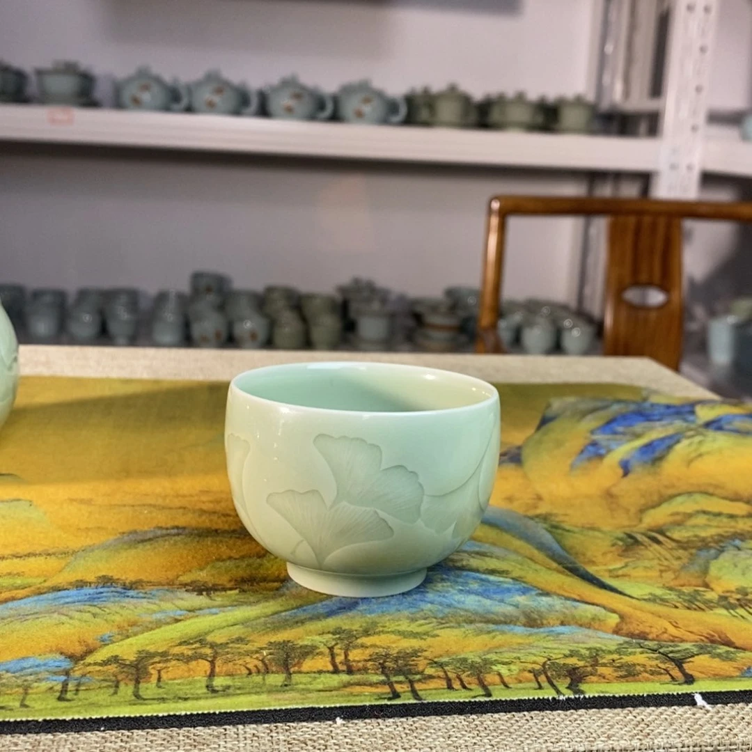 【闪购商品】豆绿银杏杯微微瑕。。。。