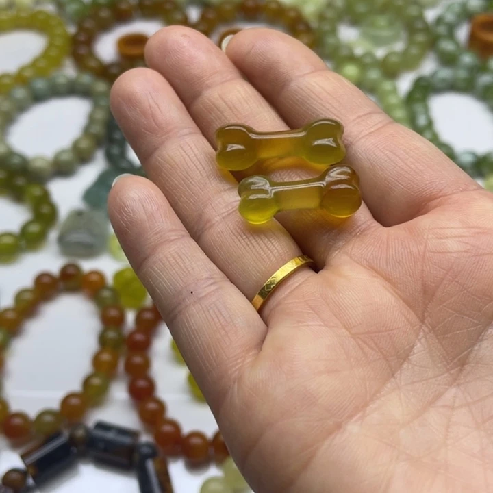 蛇纹石玉吊坠未镶嵌婕****n