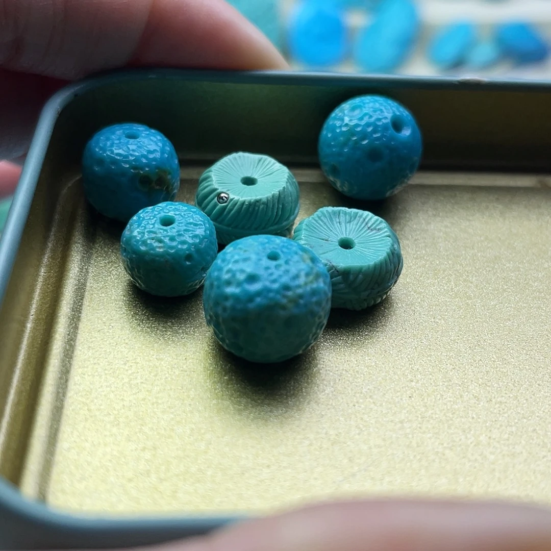 绿松石未镶嵌颈饰