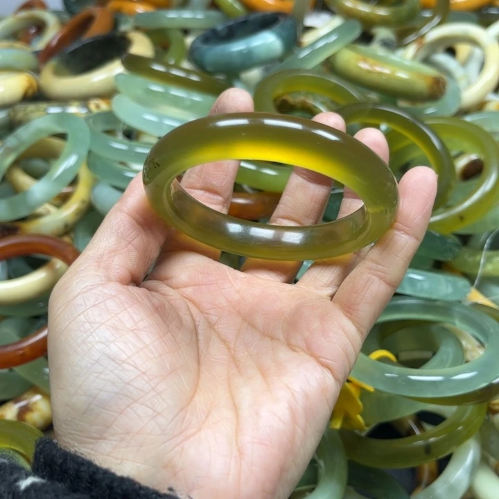 爆***孩蛇纹石玉未镶嵌手镯