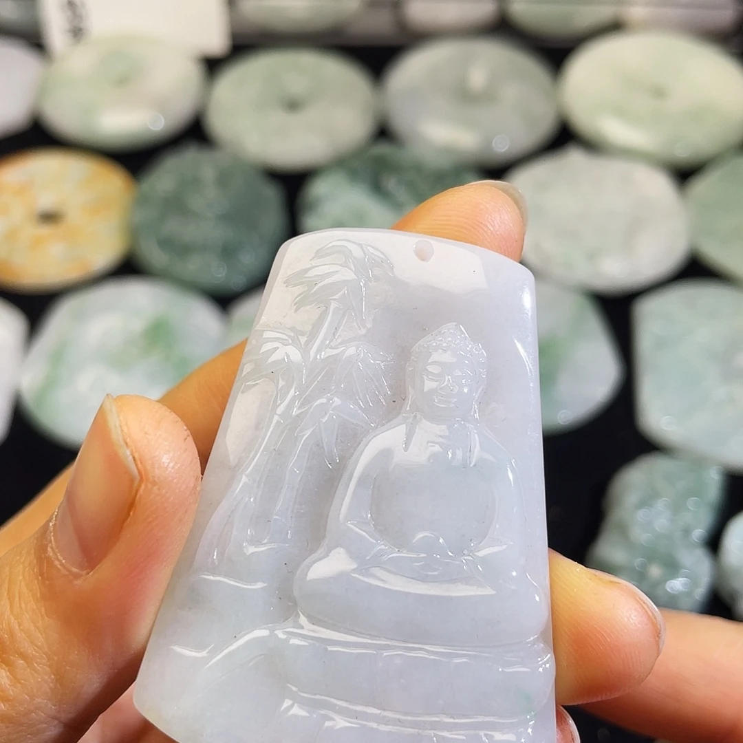 翡翠未镶嵌颈饰大日如来