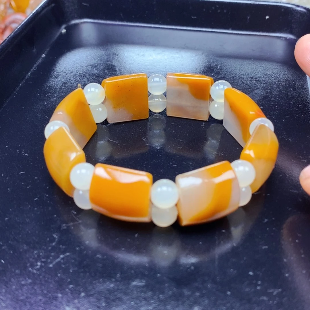 石英质玉（黄龙玉）未镶嵌颈饰