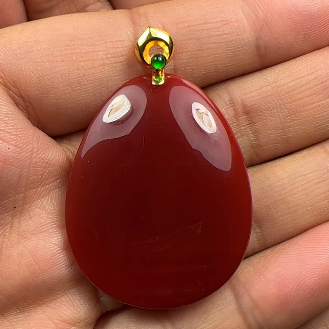 18K金镶嵌吊坠南红玛瑙