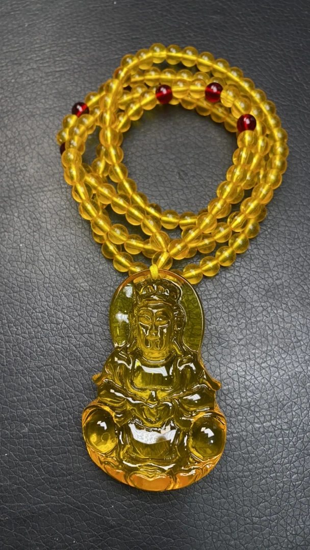 b 817 金珀观音吊坠