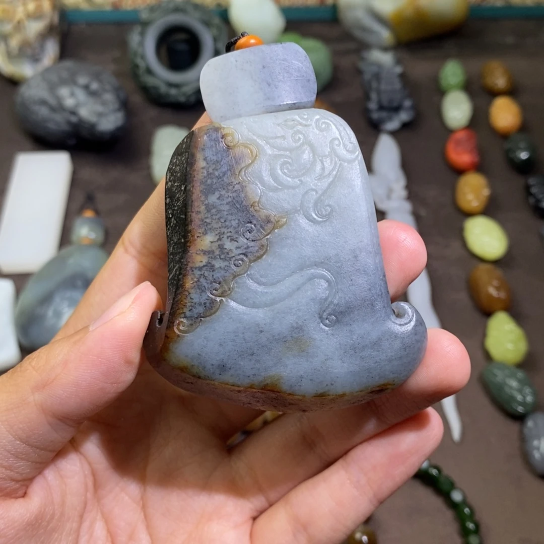 熊***员和田玉未镶嵌颈饰定制