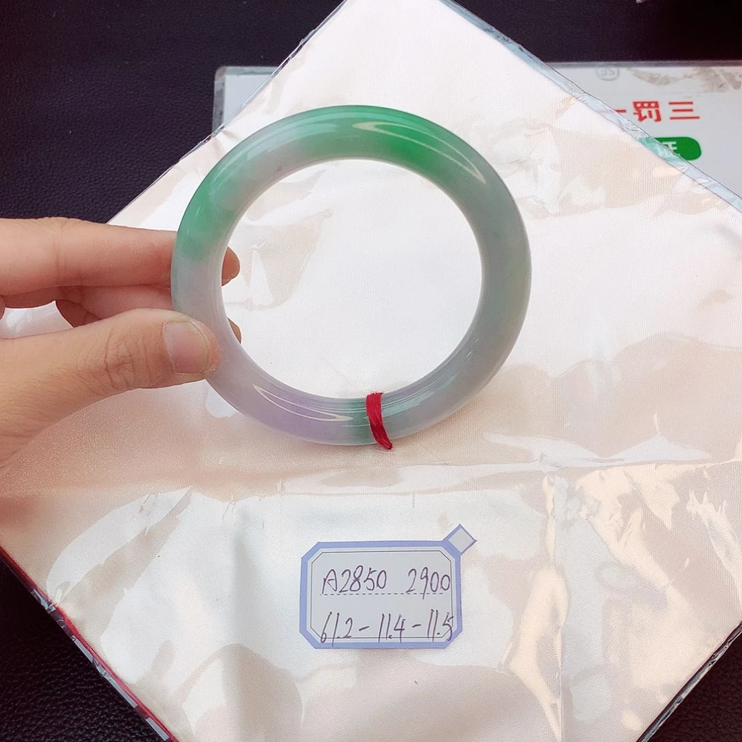 翡翠手镯未镶嵌翡翠