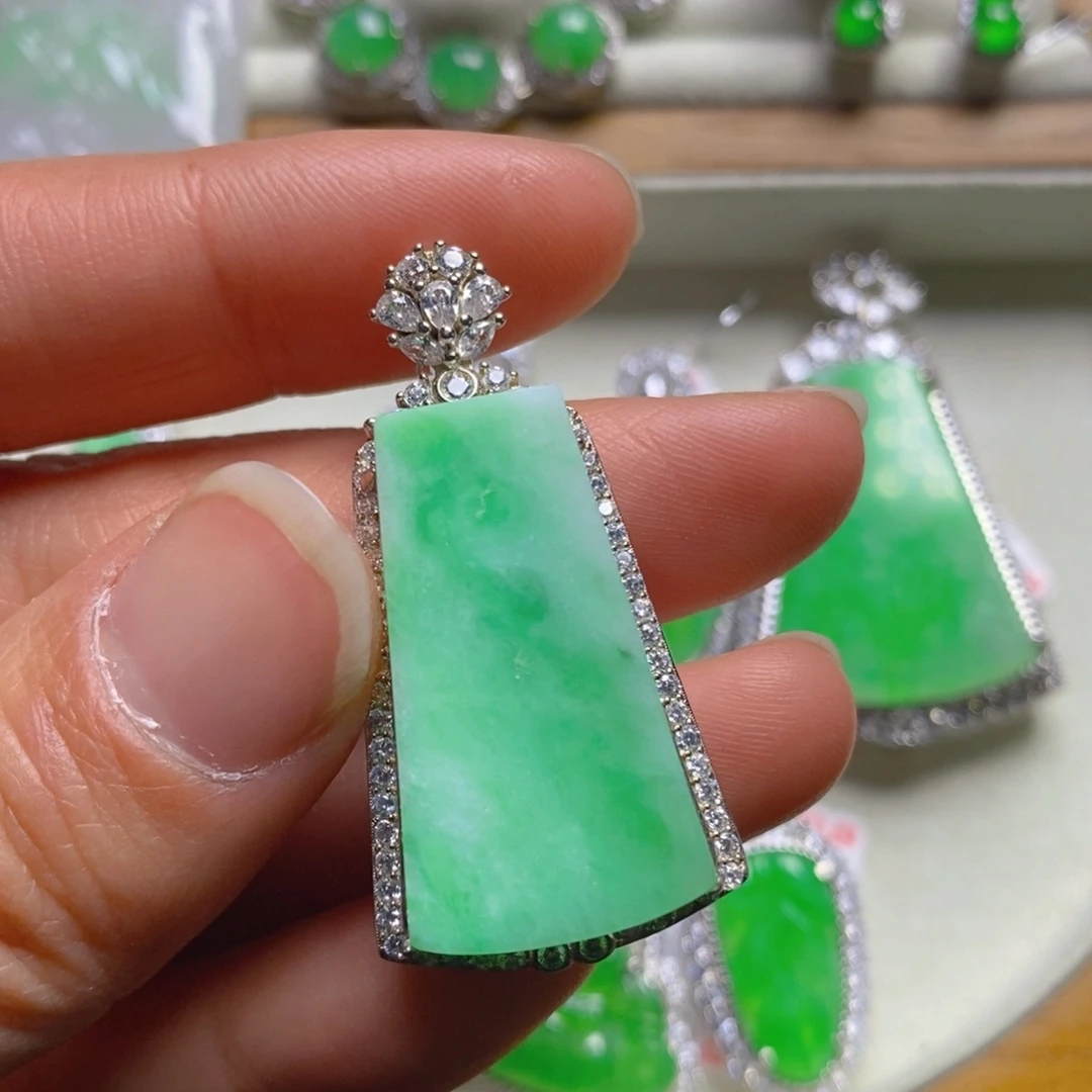 翡翠颈饰银S925镶嵌无事吊坠
