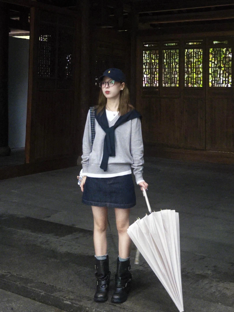 【悄然心动】韩系气质灰色针织上衣黑色披肩白色T恤牛仔半身裙