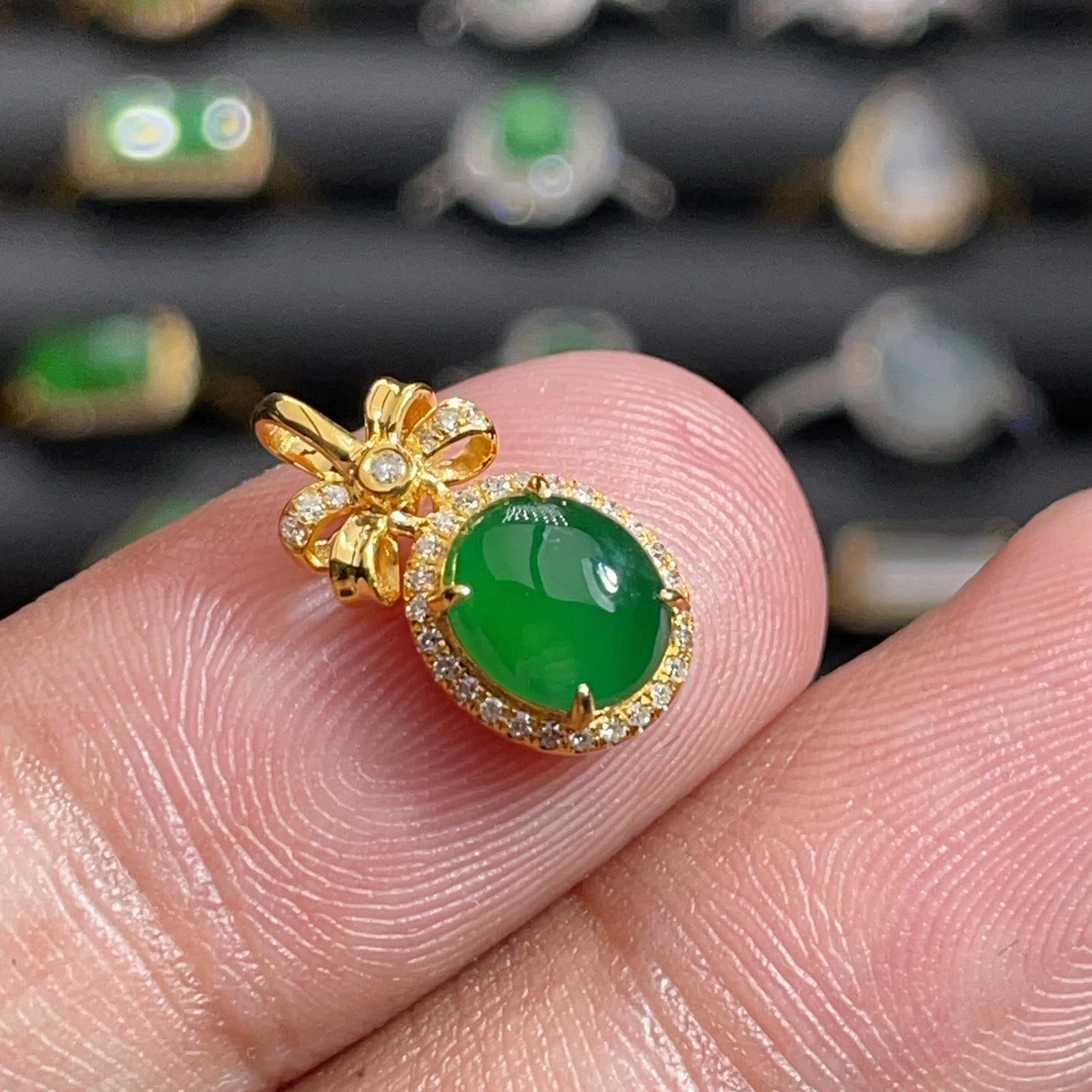 18K金天然翡翠A货-蝴蝶结蛋面吊坠K黄1480满绿镶嵌钻石阳绿珠宝玉