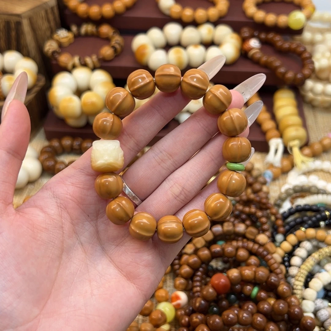 迪****猴头核桃手串鲨鱼背搭配醒狮头