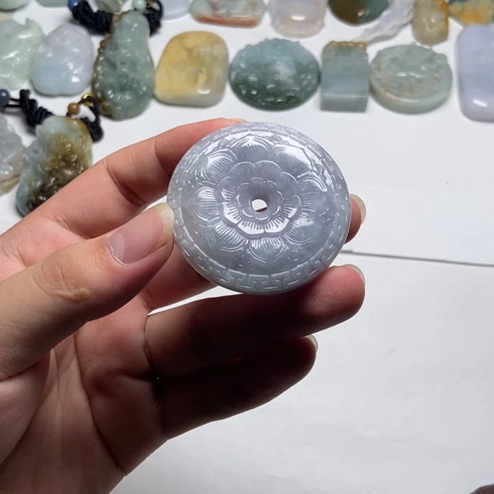 翡翠未镶嵌颈饰莲花扣25