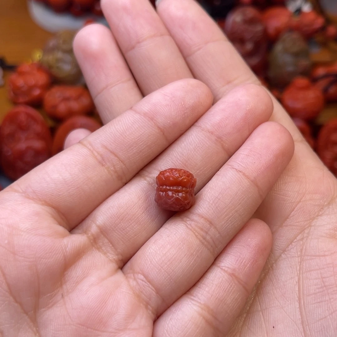 毛****南红玛瑙未镶嵌川料瓦西莲花背云