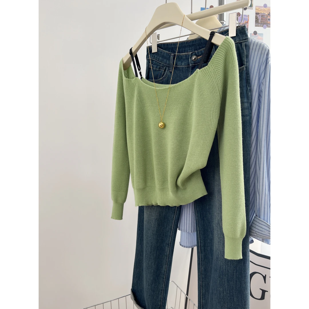 绿色露肩针织衫女秋冬季高级感气质修身显瘦短款洋气减龄镂空上衣