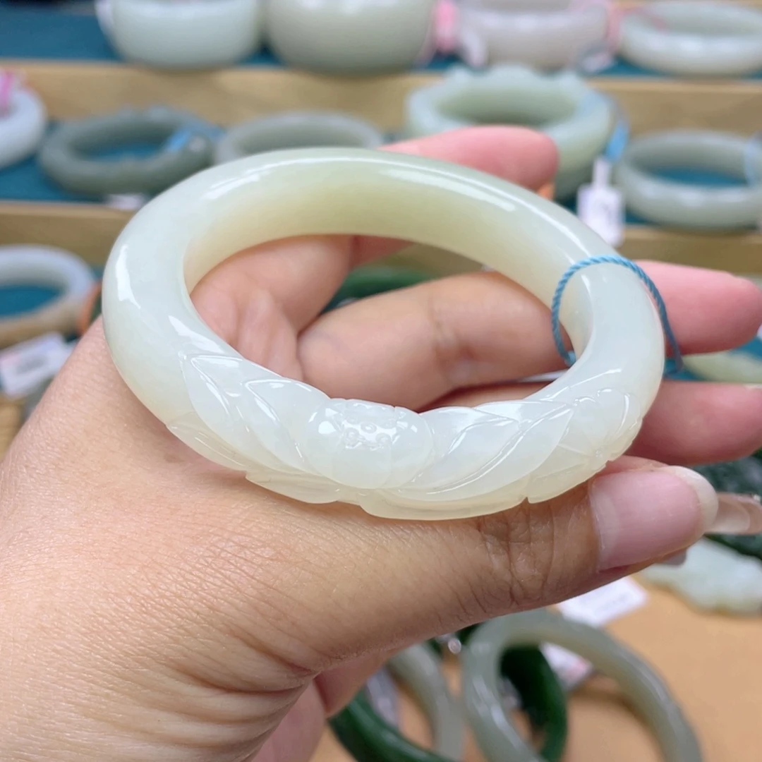 和田玉手镯未镶嵌70