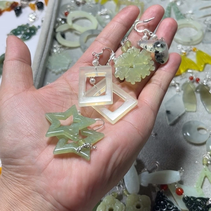 蛇纹石玉合金耳饰