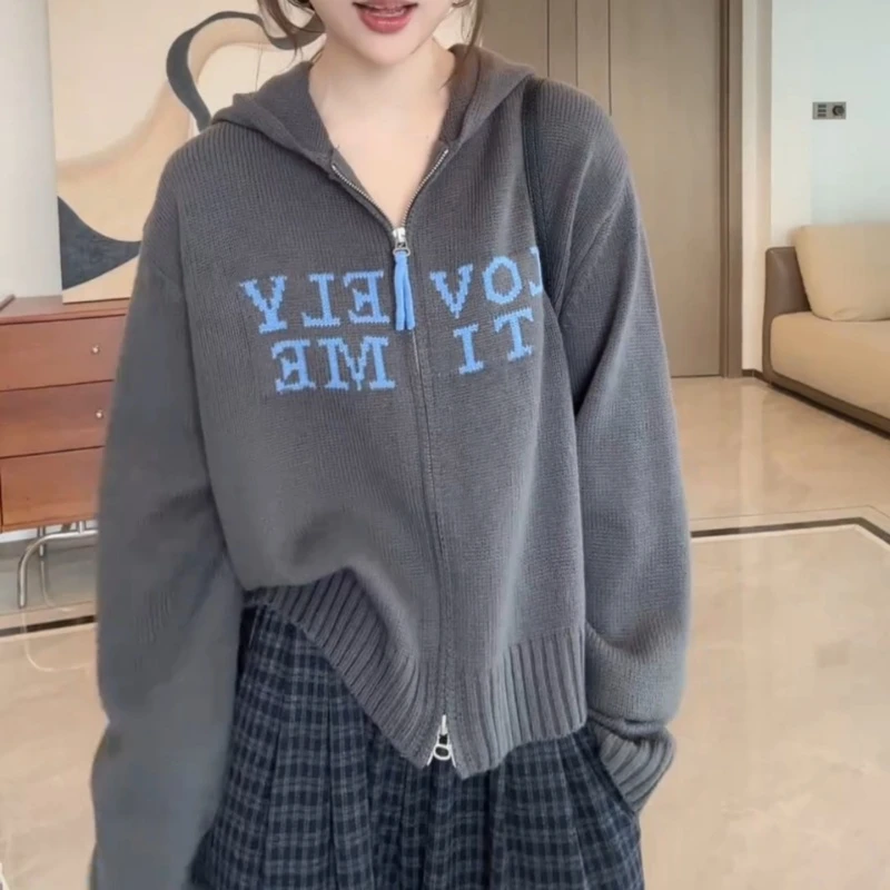 韩系松弛感穿搭宽松休闲百搭连帽字母针织开衫LK2506863