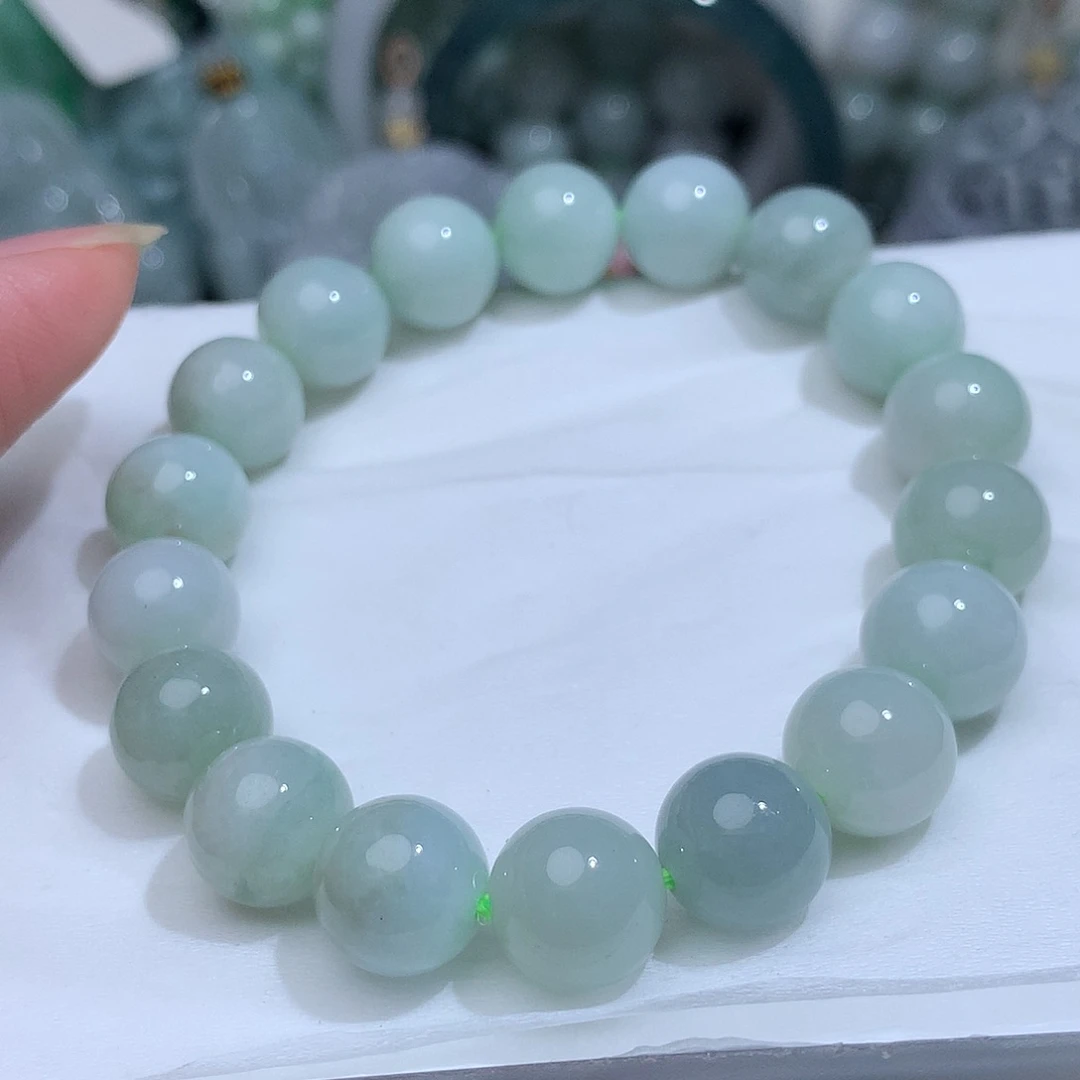 翡翠未镶嵌颈饰345。