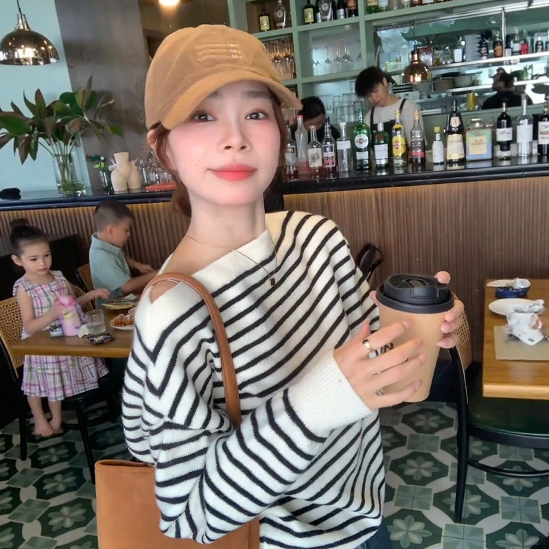 小香风黑白条纹一字领毛衣针织衫女早秋季chic高级感宽松短款上衣