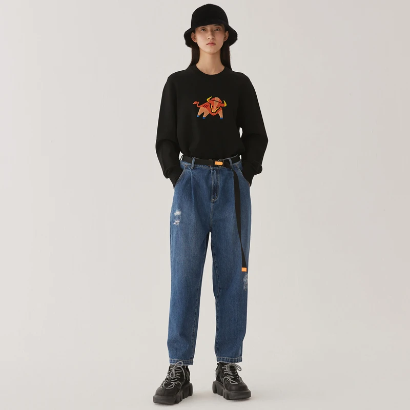 【艾钱钱精选】AUM/噢姆文艺黑色刷绣长袖针织卫衣M1BW1S27M