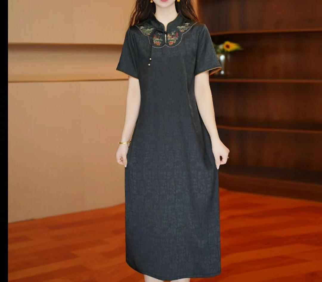 (黑色刺绣）夏季简约提花龟裂纹时尚显瘦气质女装宽松中长款连衣裙