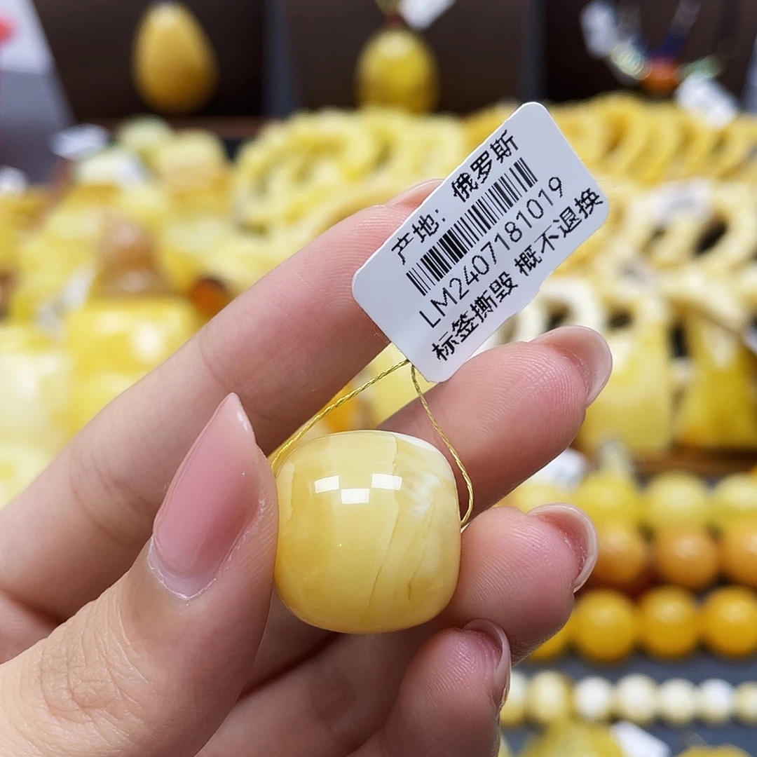 琥珀未镶嵌裸石18.5*17.5mm 俏色