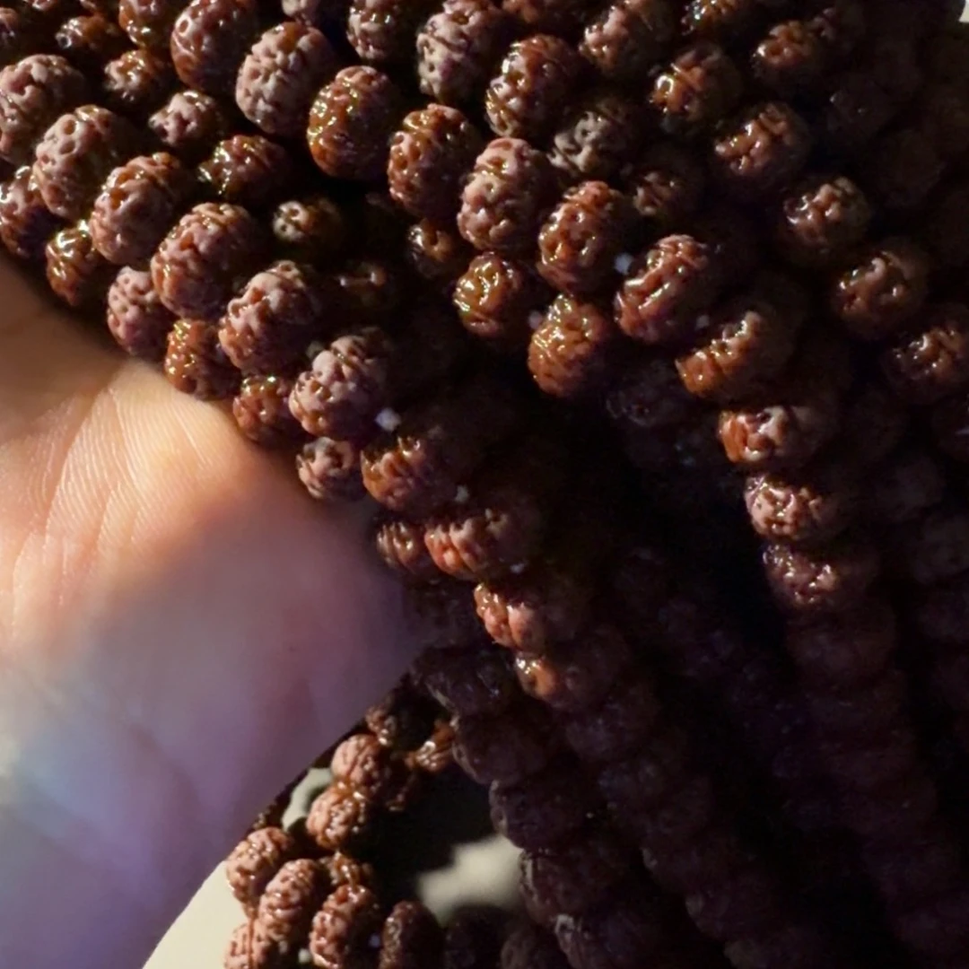 金刚菩提吊坠勿里达老树王顶级品相黄匀