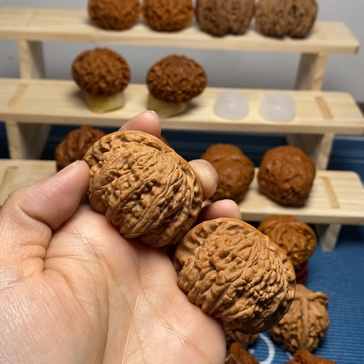 单***环文玩核桃把件白狮子