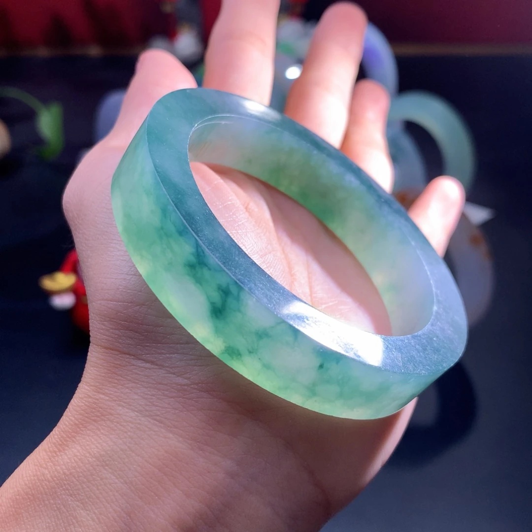 定制翡翠未镶嵌翡翠手镯