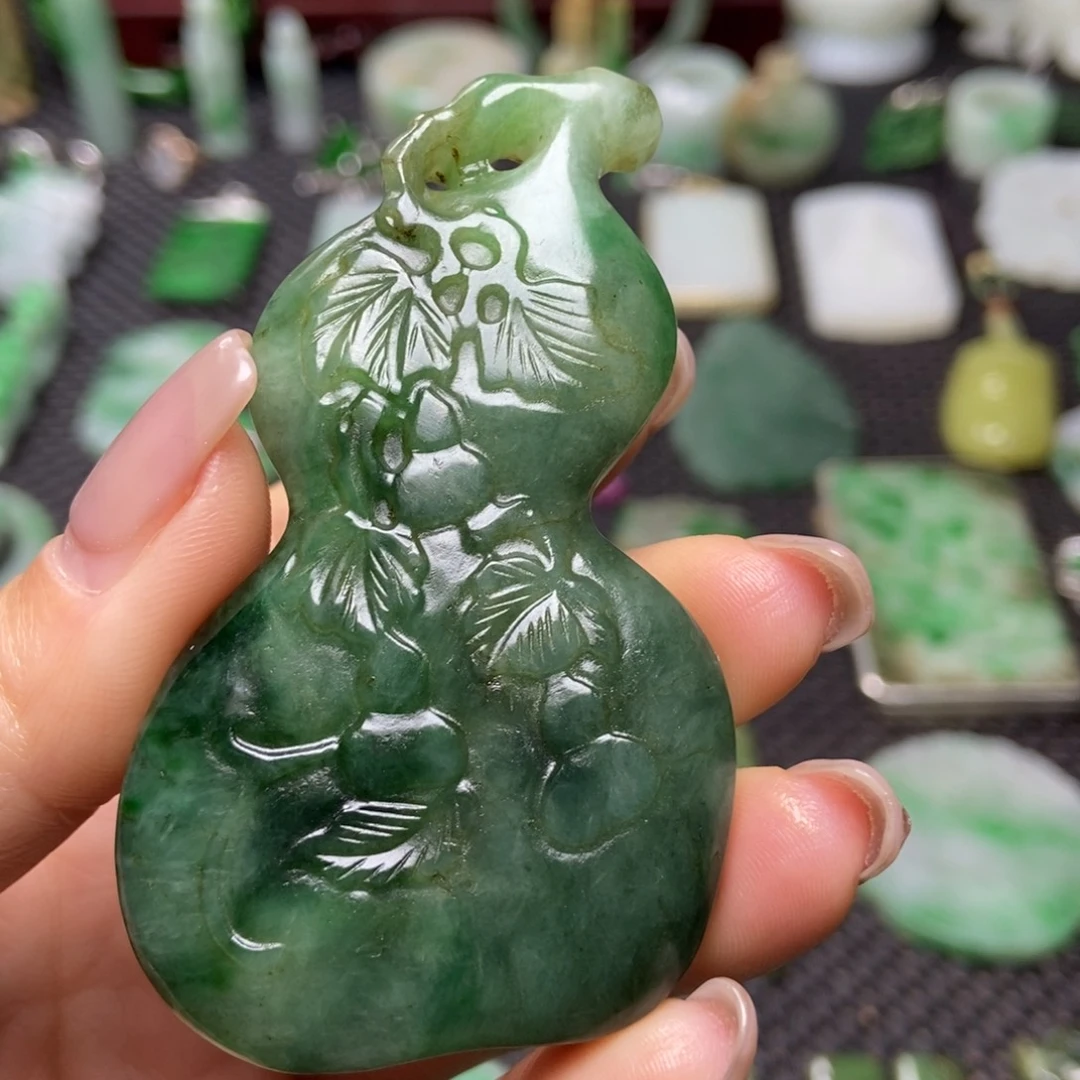 翡翠未镶嵌挂件清