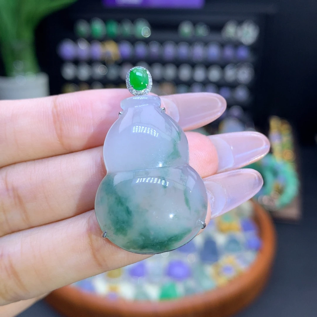 翡翠18K金镶嵌颈饰