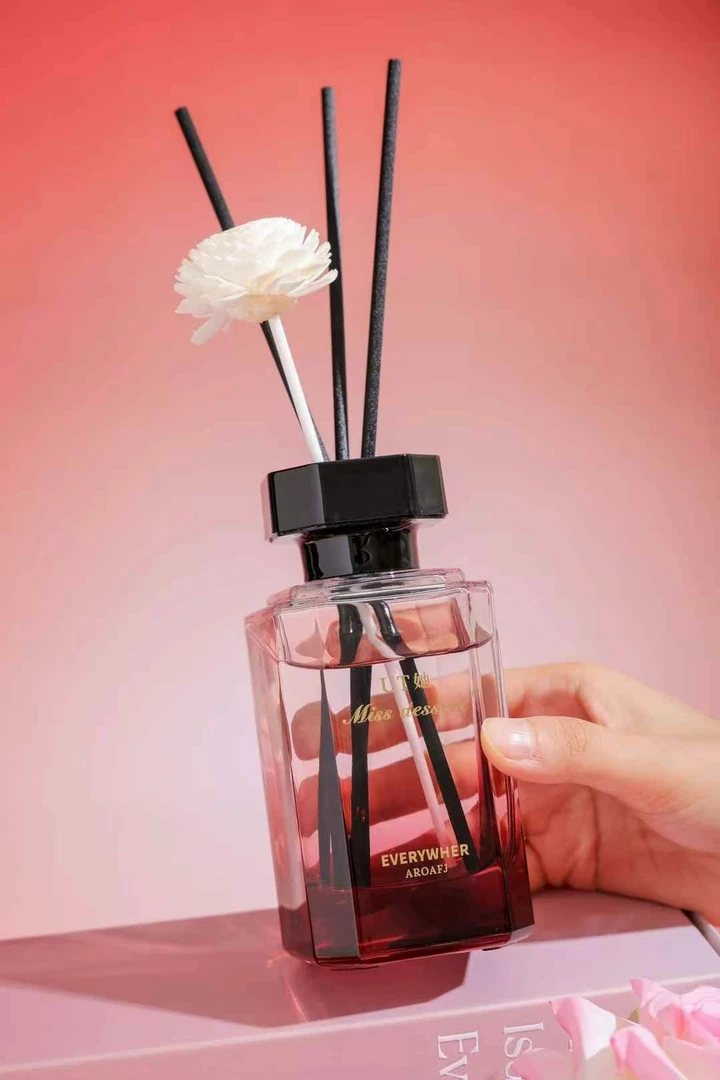 店铺主推UT她真我香薰家用室内持久留室高级感香水卫生间精油香氛