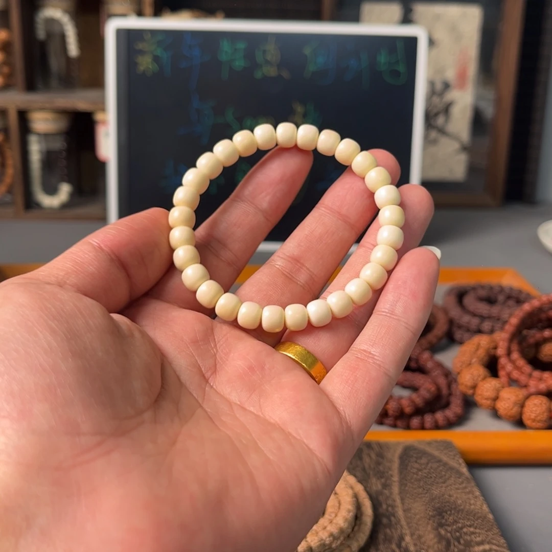 卿***歌金刚菩提吊坠Aaa白玉菩提8