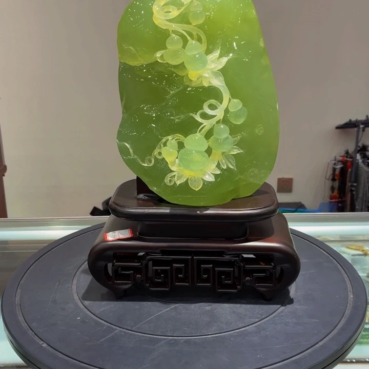 蛇纹石玉（覆膜）未镶嵌珠宝奇石