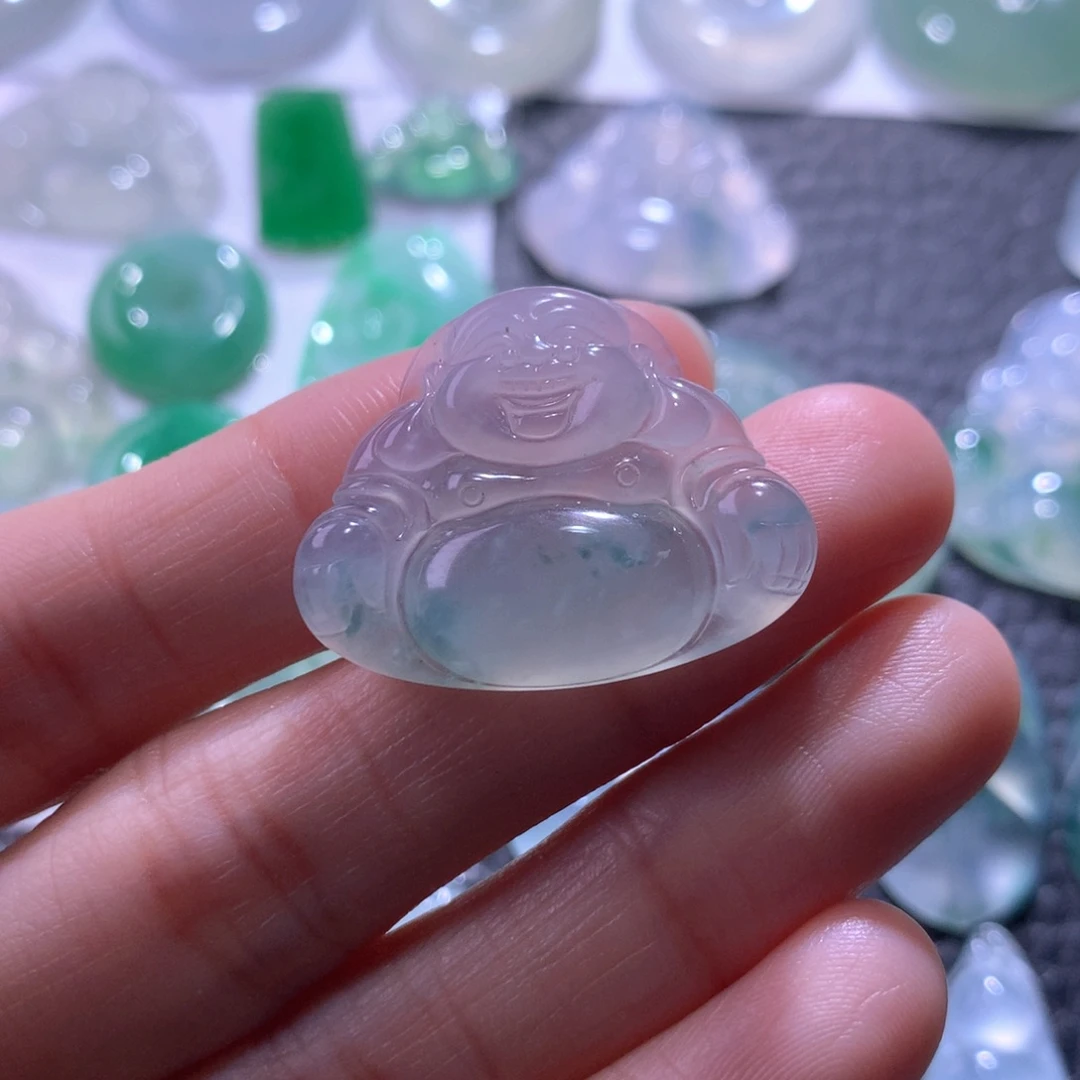 翡翠未镶嵌颈饰佛