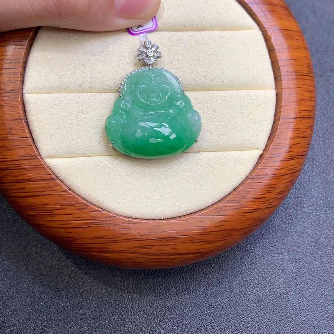 翡翠18K金镶嵌颈饰翡翠