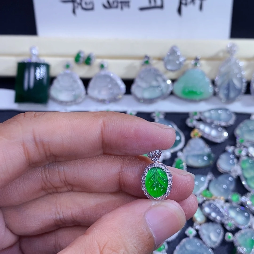 茜***1翡翠18K金镶嵌颈饰