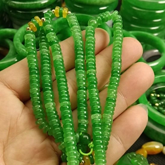 翡翠颈饰未镶嵌翡翠