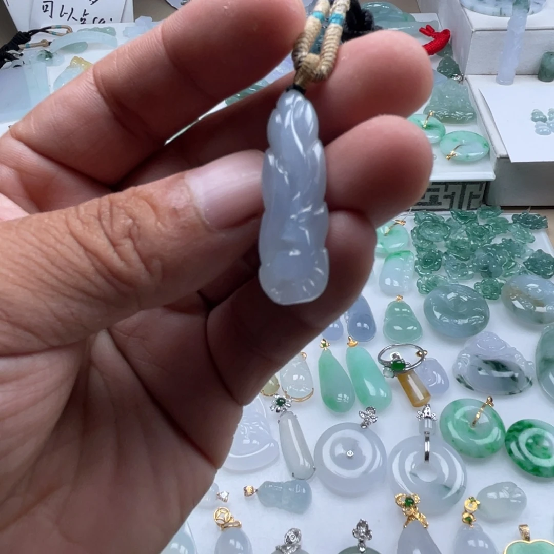 翡翠未镶嵌颈饰翡翠冰九尾狐